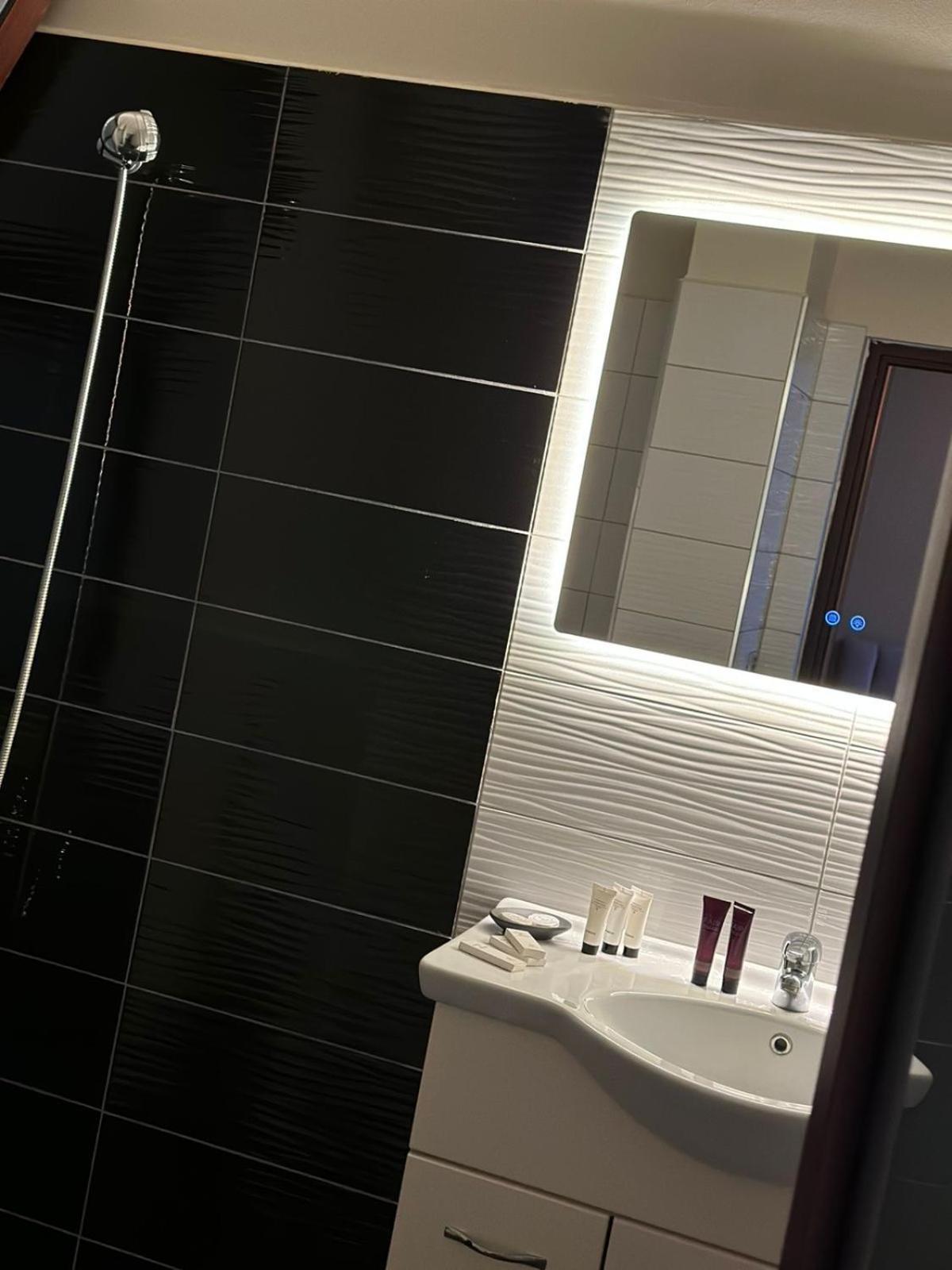 Mb King Hotel Gjirokastër